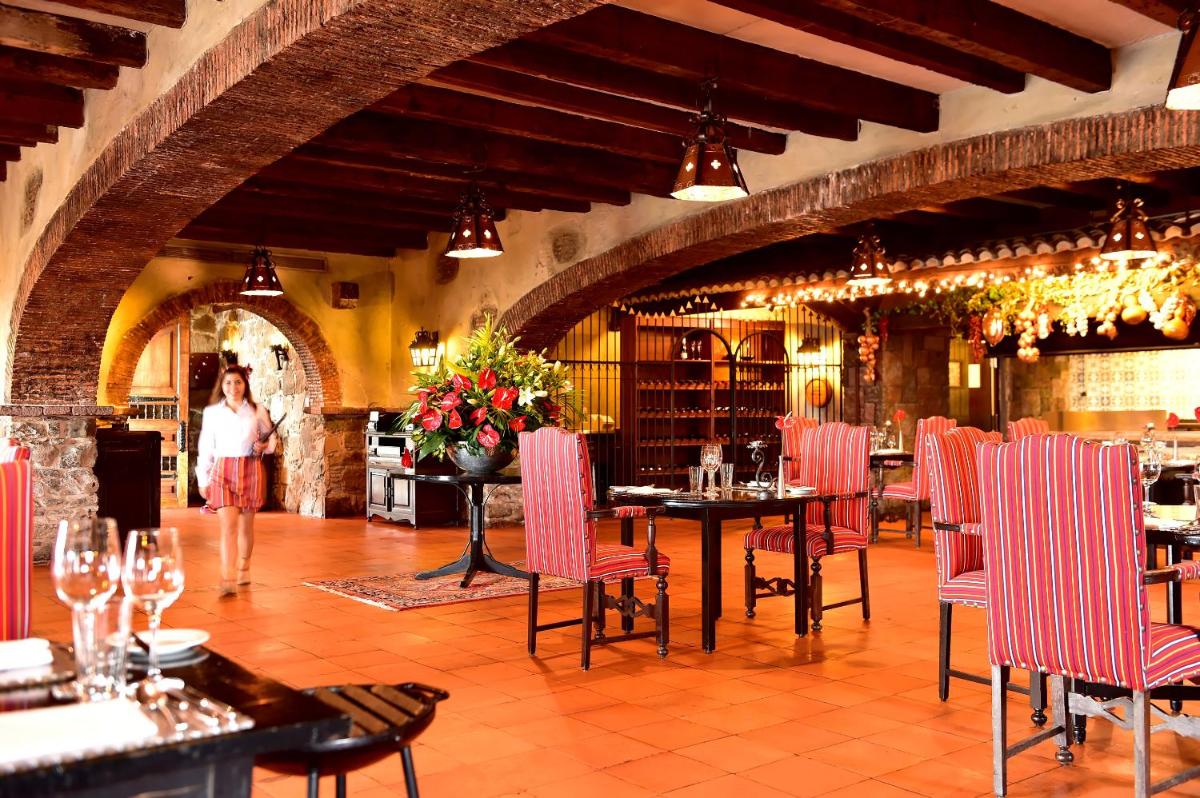 Um restaurante ou outro lugar para comer em Pestana Madeira Beach Club