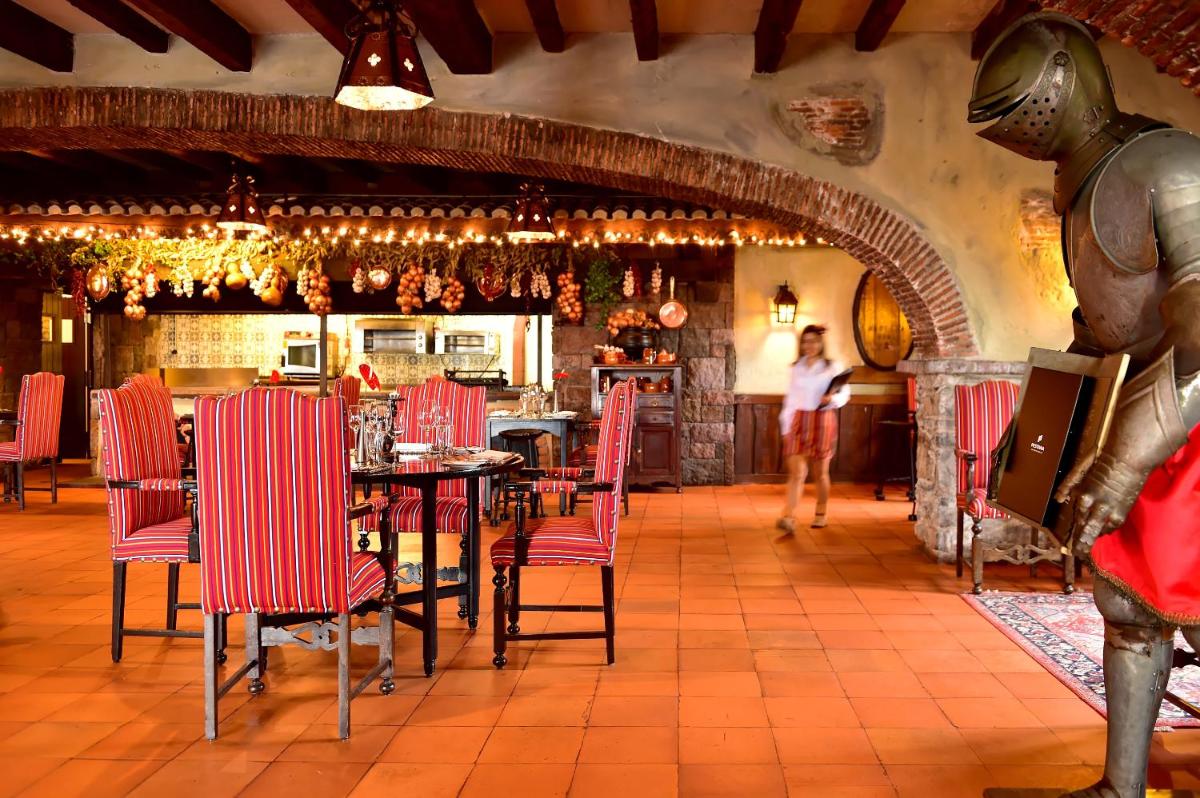 Um restaurante ou outro lugar para comer em Pestana Madeira Beach Club