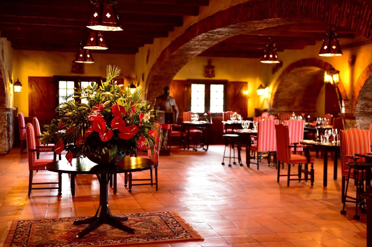 Um restaurante ou outro lugar para comer em Pestana Madeira Beach Club
