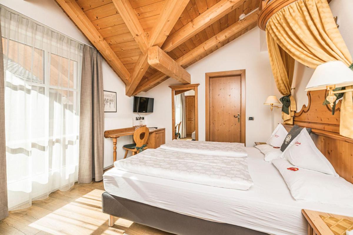 Hotel Flora - Housity