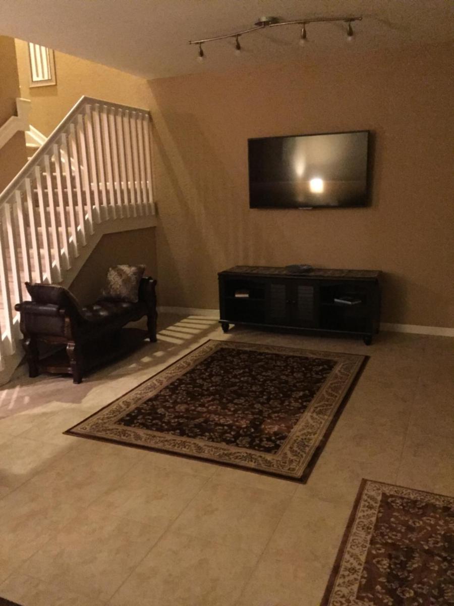 Speedway Blvd Townhouse - Housity