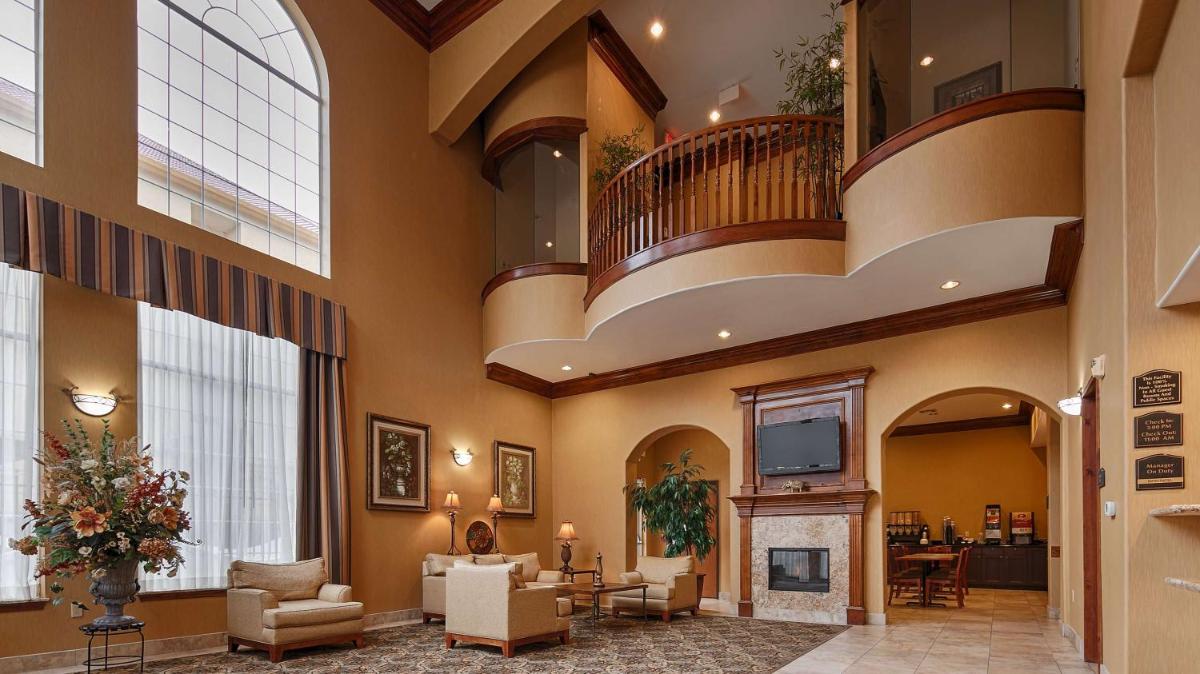 Best Western Plus New Caney Inn & Suites - Housity