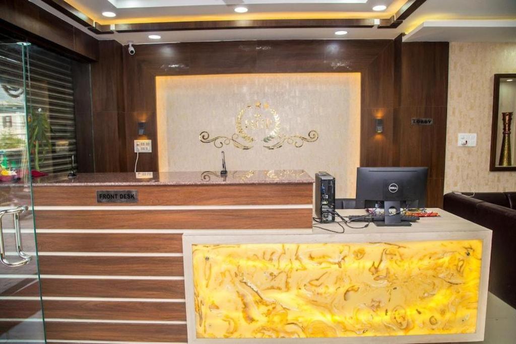 Hotel Gajur Palace - Housity