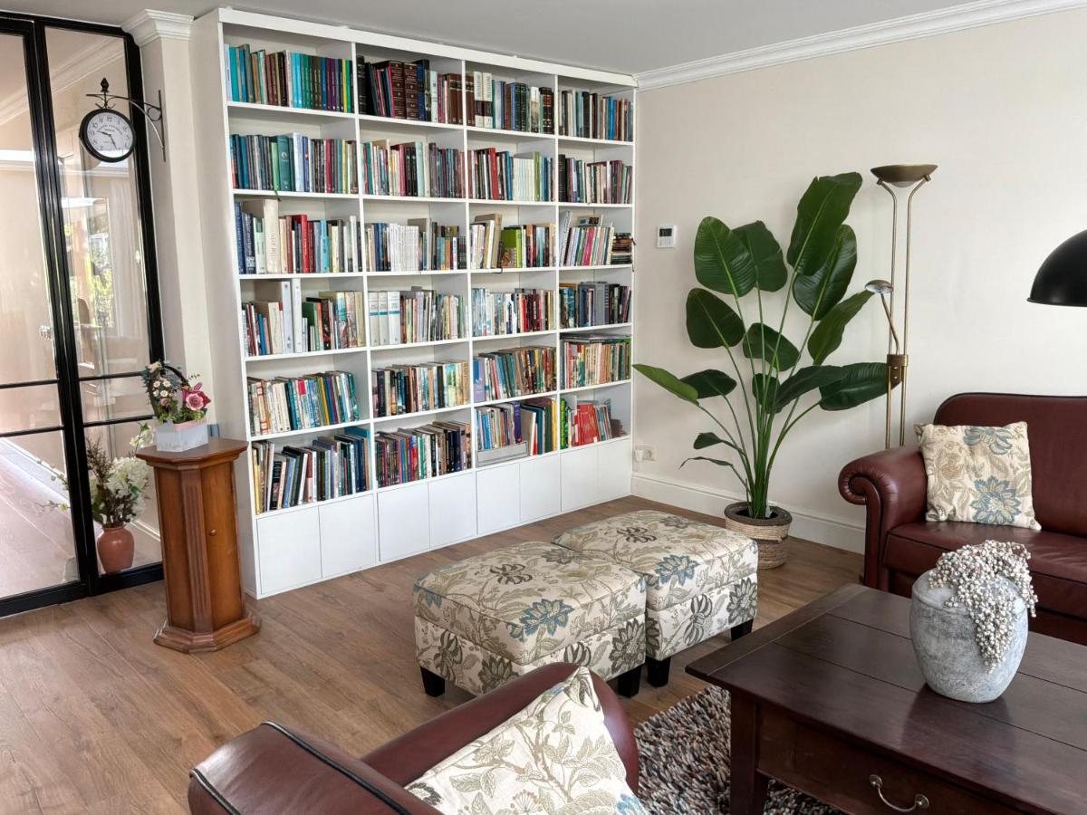 Gorinchem, spacious house, terrace at the water - Housity