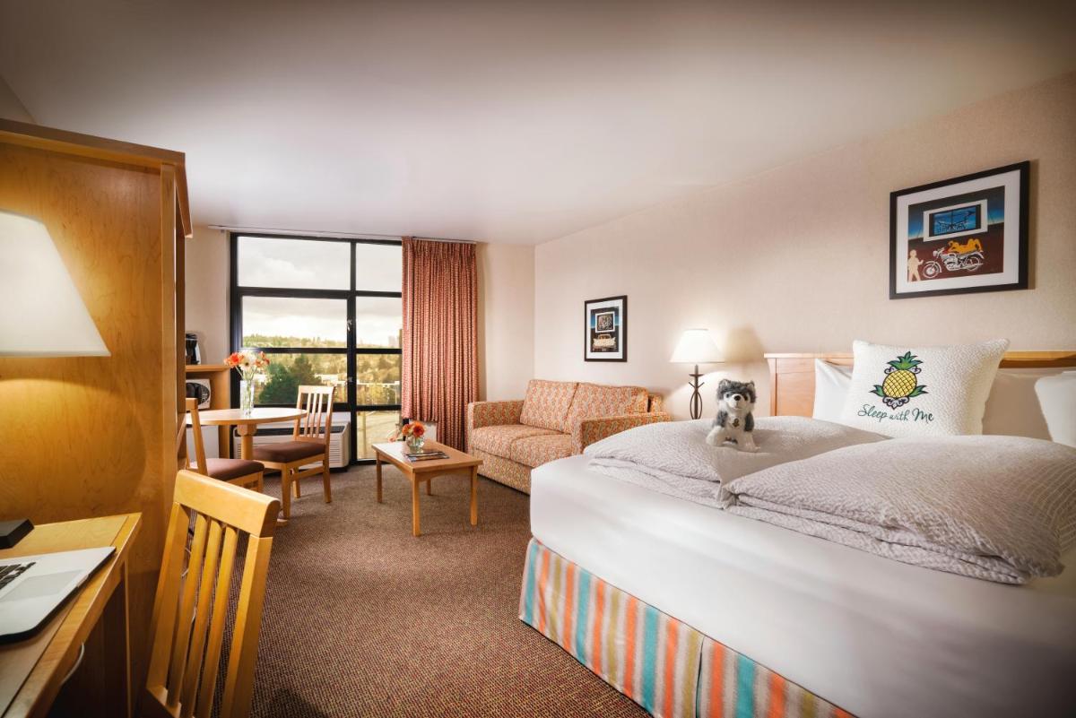 Staypineapple, University Inn, University District Seattle - Housity
