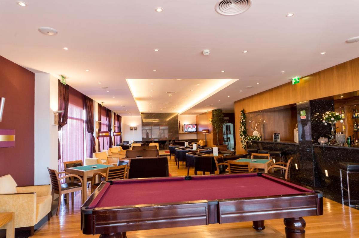 Um restaurante ou outro lugar para comer em Hotel Lusitania Congress & Spa