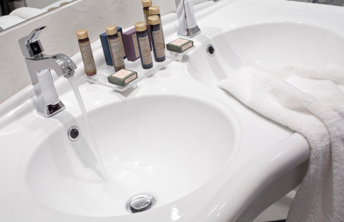 Salle de bains dans l'établissement Le Vallon de Valrugues Hotel Spa & Villas
