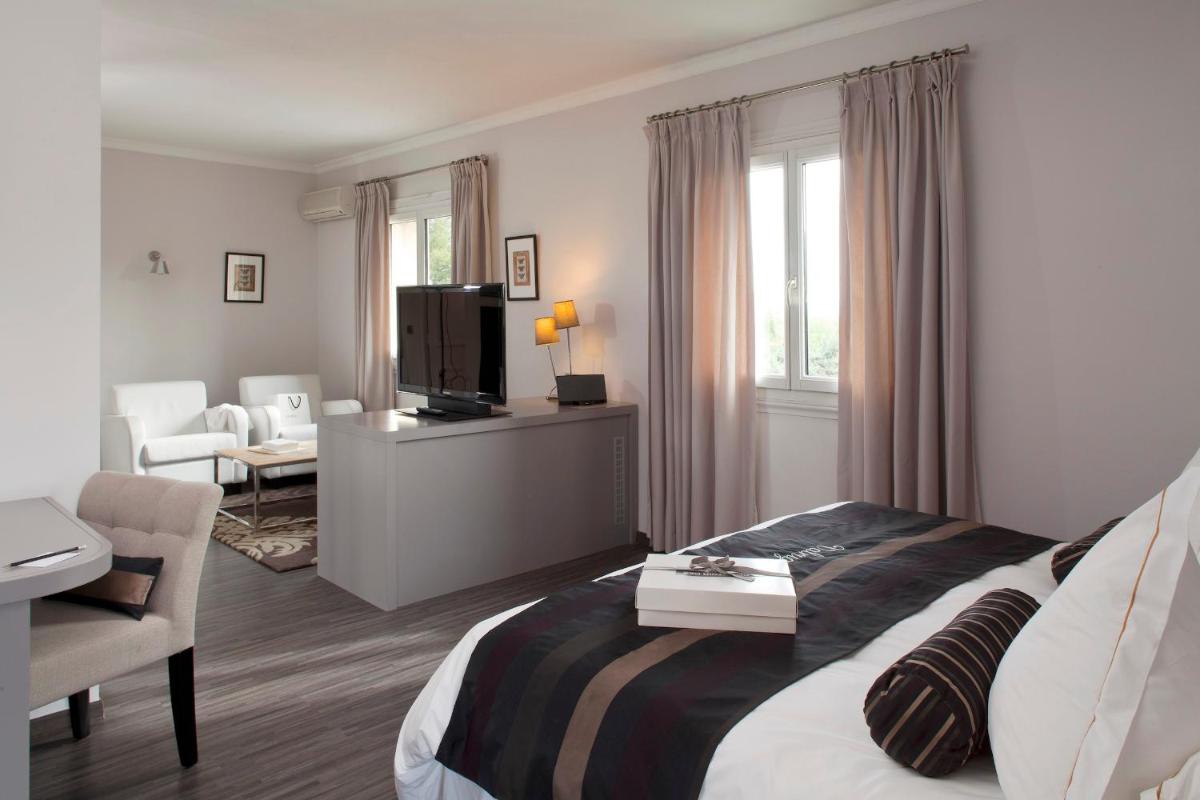 Un ou plusieurs lits dans un hébergement de l'établissement Le Vallon de Valrugues Hotel Spa & Villas