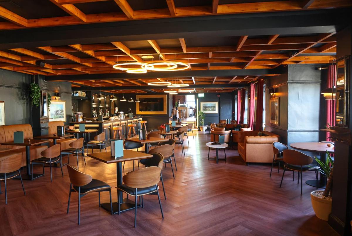 Ramada by Wyndham Cheltenham - Housity