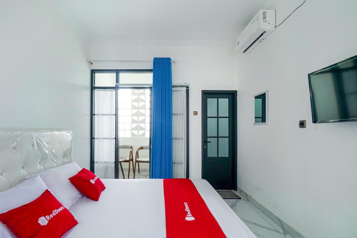 RedDoorz Syariah near Sukabumi City Station 2 - Housity