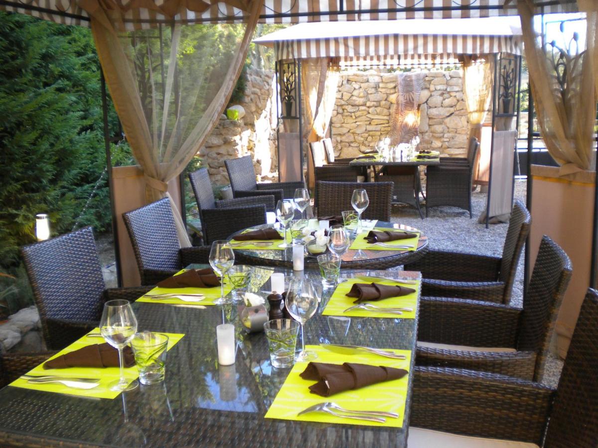 Restaurant ou autre lieu de restauration dans l'établissement Logis Hôtel Château De Palaja