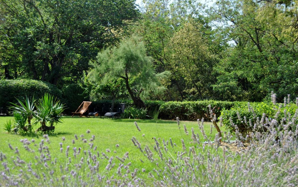 Jardin de l'établissement Logis Hôtel Château De Palaja