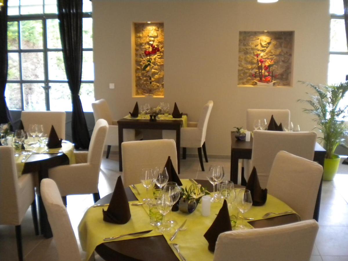 Restaurant ou autre lieu de restauration dans l'établissement Logis Hôtel Château De Palaja