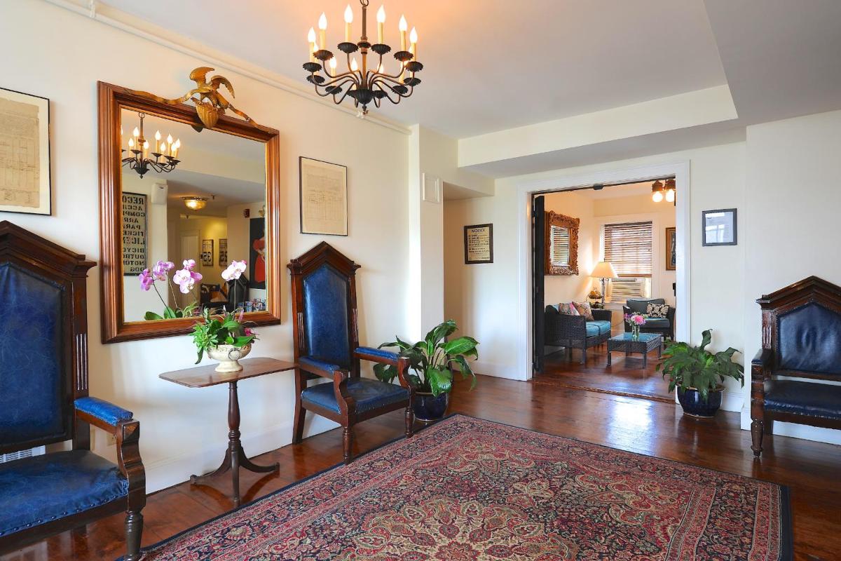 Jailhouse Inn - Housity