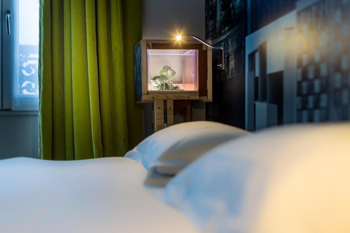 Un ou plusieurs lits dans un hébergement de l'établissement Hotel L’Antoine