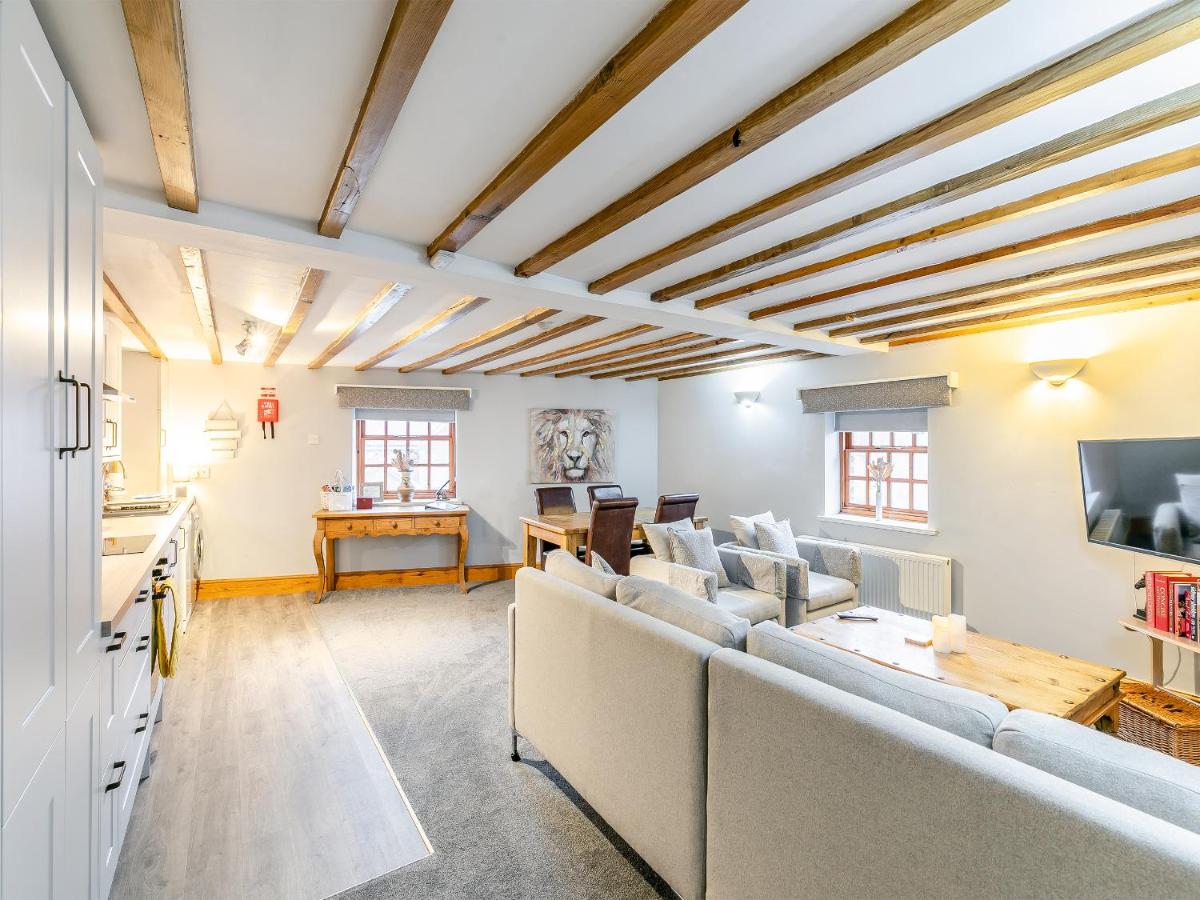 Apartment Two - Uk41162 - Housity