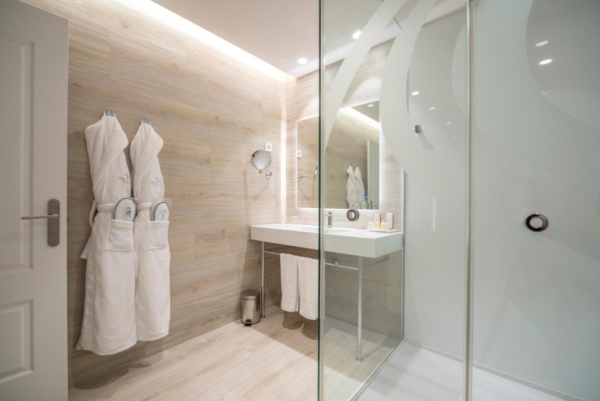 Un baño de Sallés Hotel Pere IV