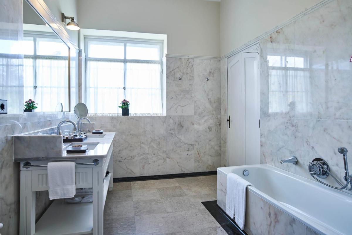 Uma casa de banho em Quinta da Casa Branca - Small Luxury Hotels of the World