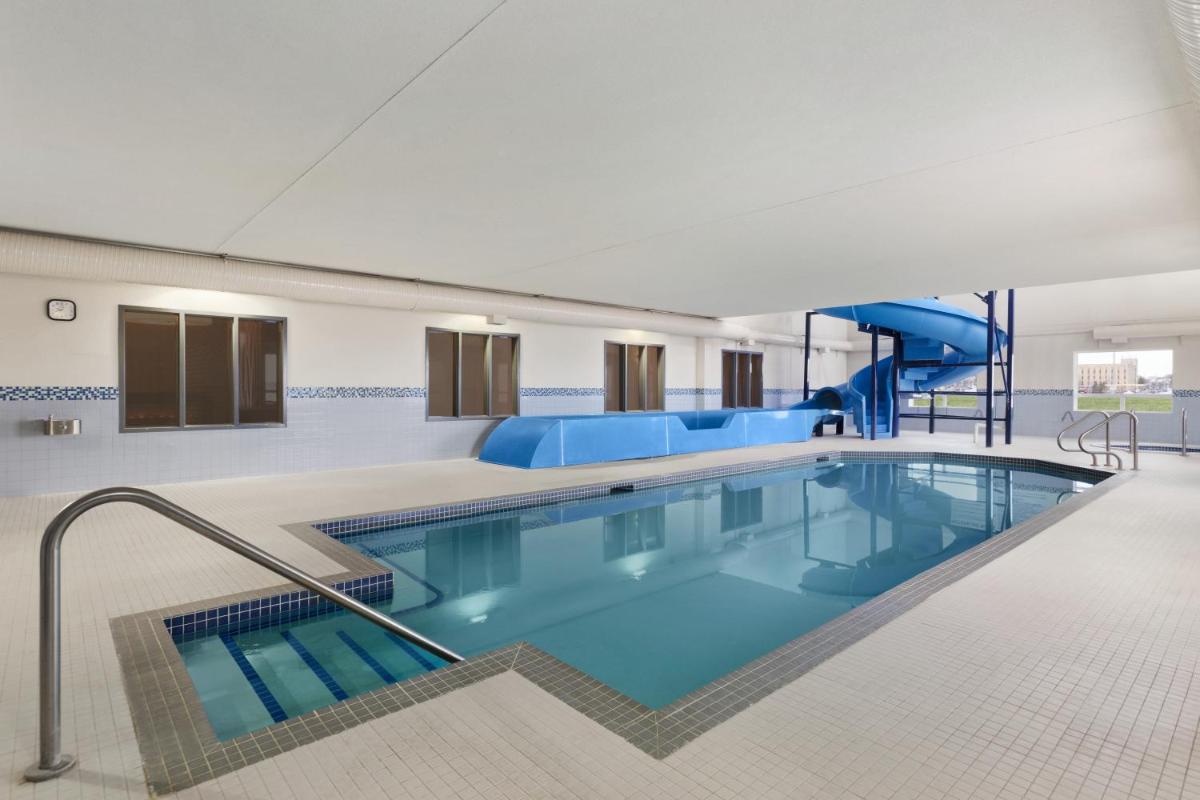 Days Inn & Suites by Wyndham Yorkton - Housity