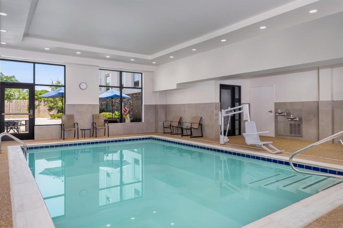 Hampton Inn Baltimore Bayview Campus - Housity