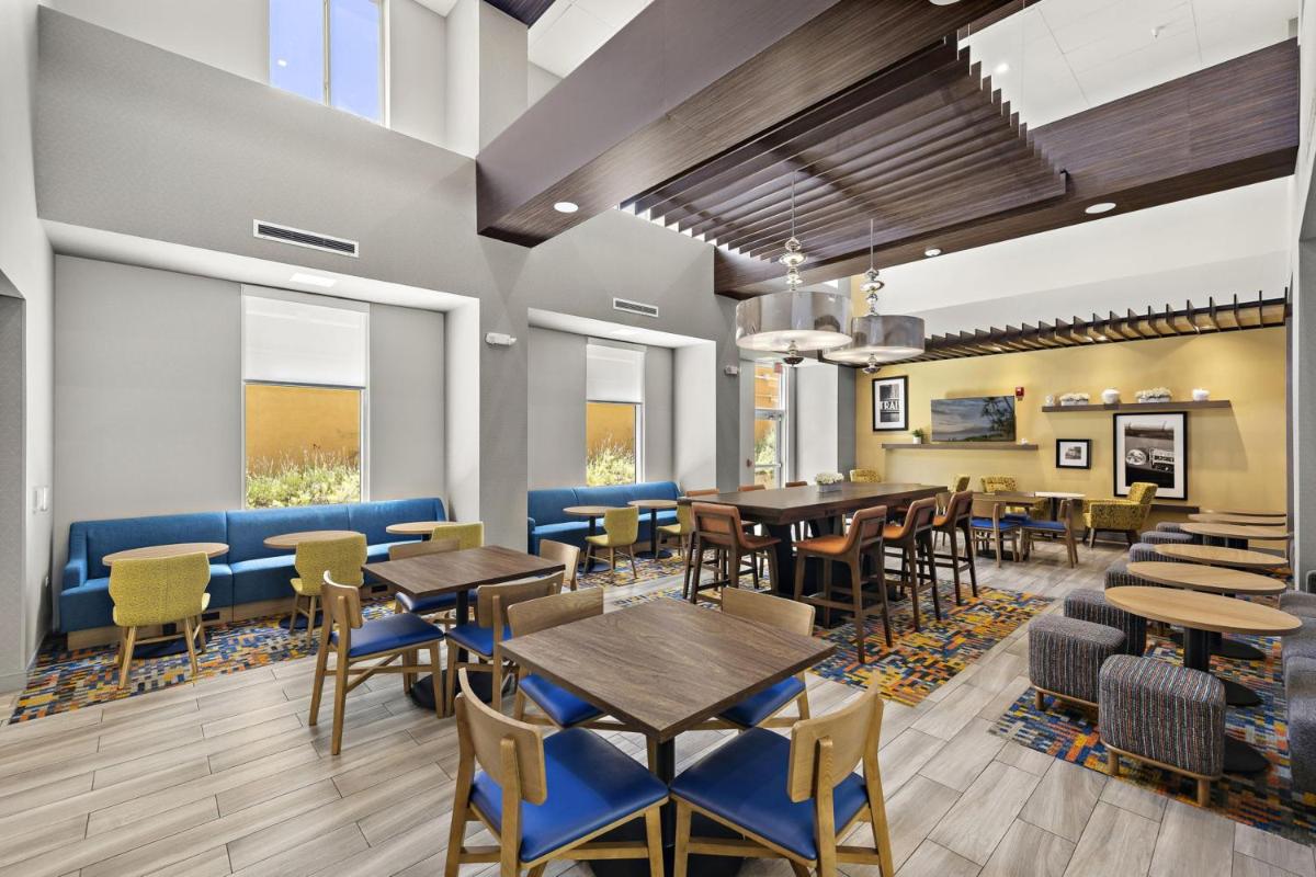 Hampton Inn & Suites Los Angeles/Hollywood, CA - Housity