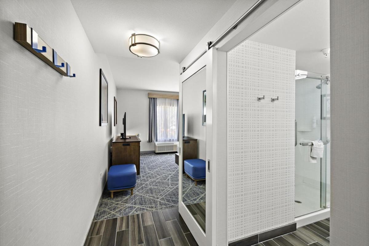 Hampton Inn & Suites Los Angeles/Hollywood, CA - Housity