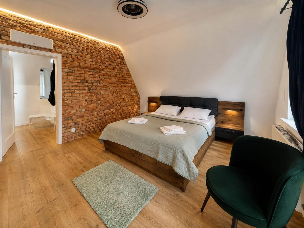 Hotel Żuraw w Starym Spichlerzu - Housity