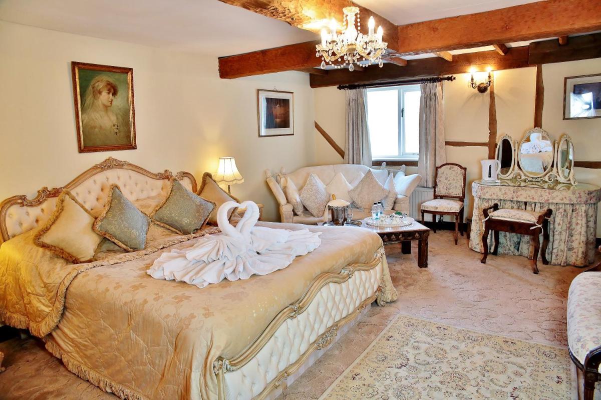 The Inglenook Hotel - Housity