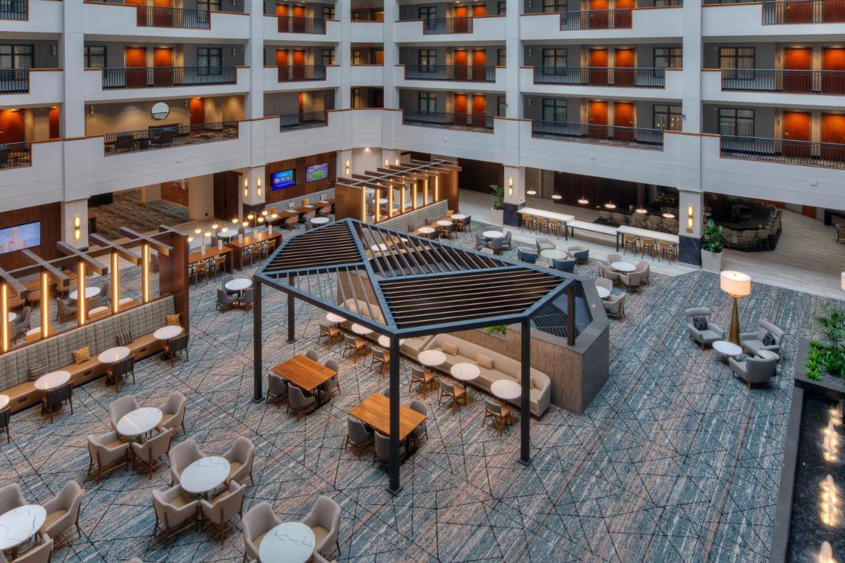 Embassy Suites by Hilton Franklin Cool Spring - Housity