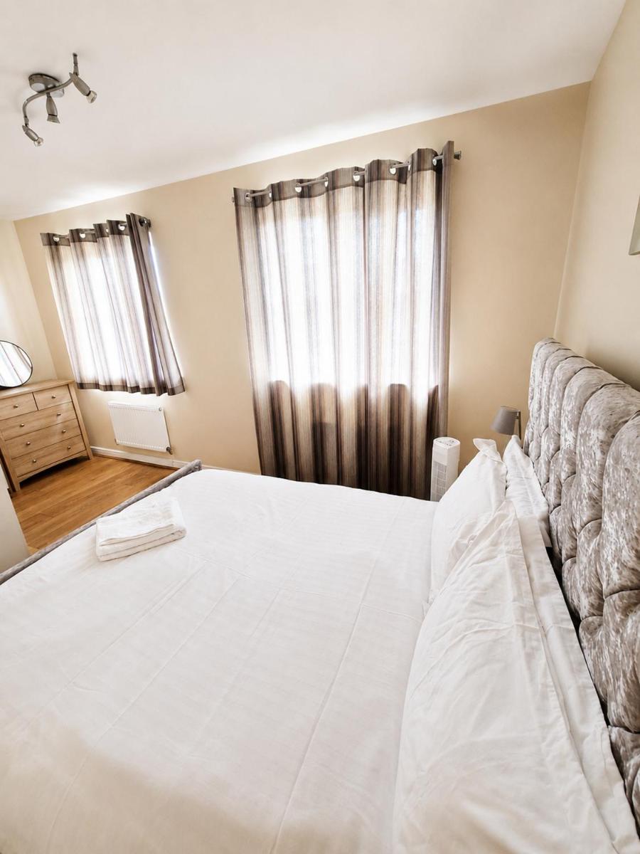 Dartford Cosy and Spacious 3 bedroom house Netflix and Sport Channels - Housity