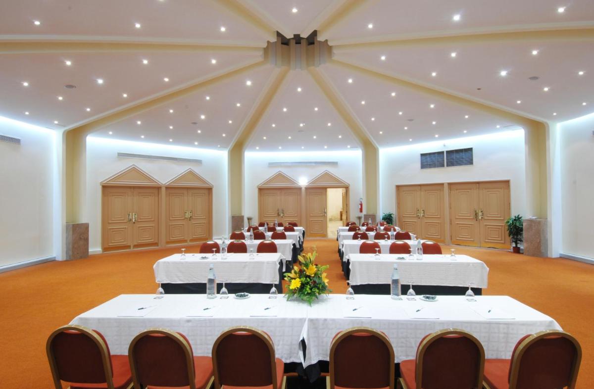 A área empresarial e/ ou a sala de conferências de Vila Gale Ampalius