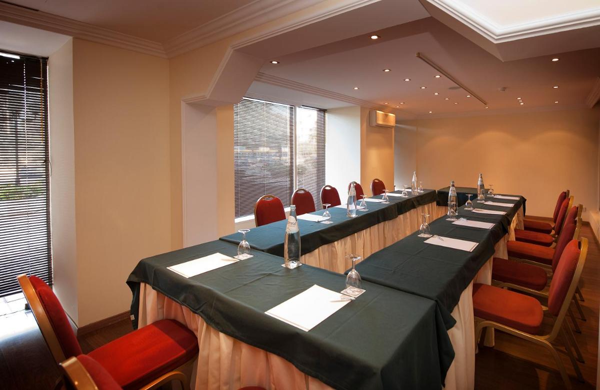 A área empresarial e/ ou a sala de conferências de Vila Gale Ampalius