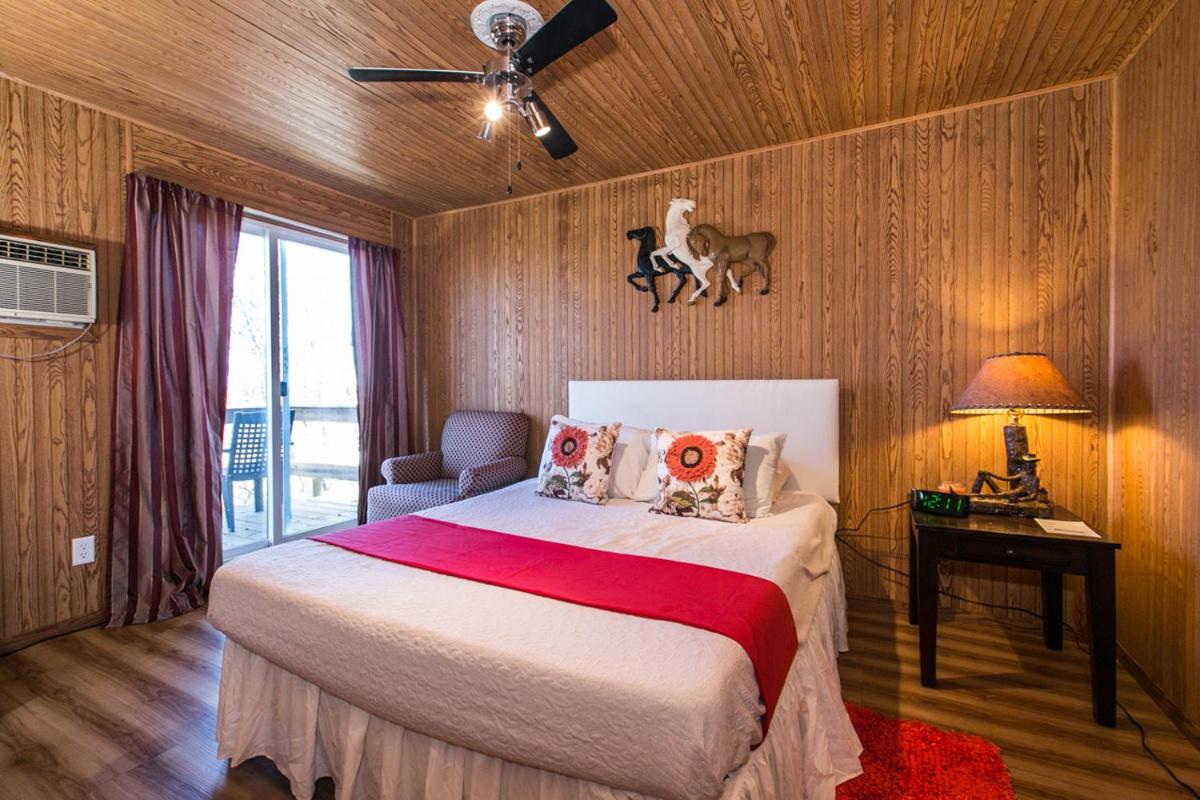 The Wisconsin Wood Inn - Housity