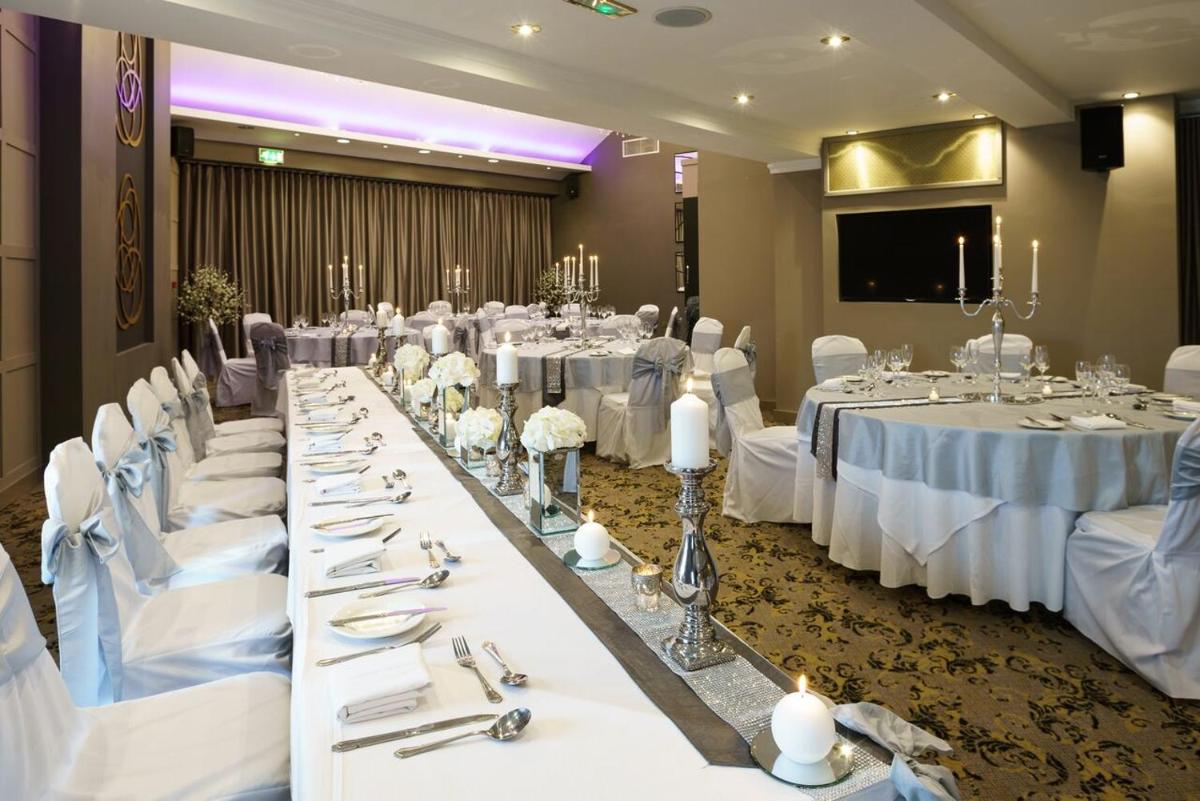 Red Hall Hotel - Housity