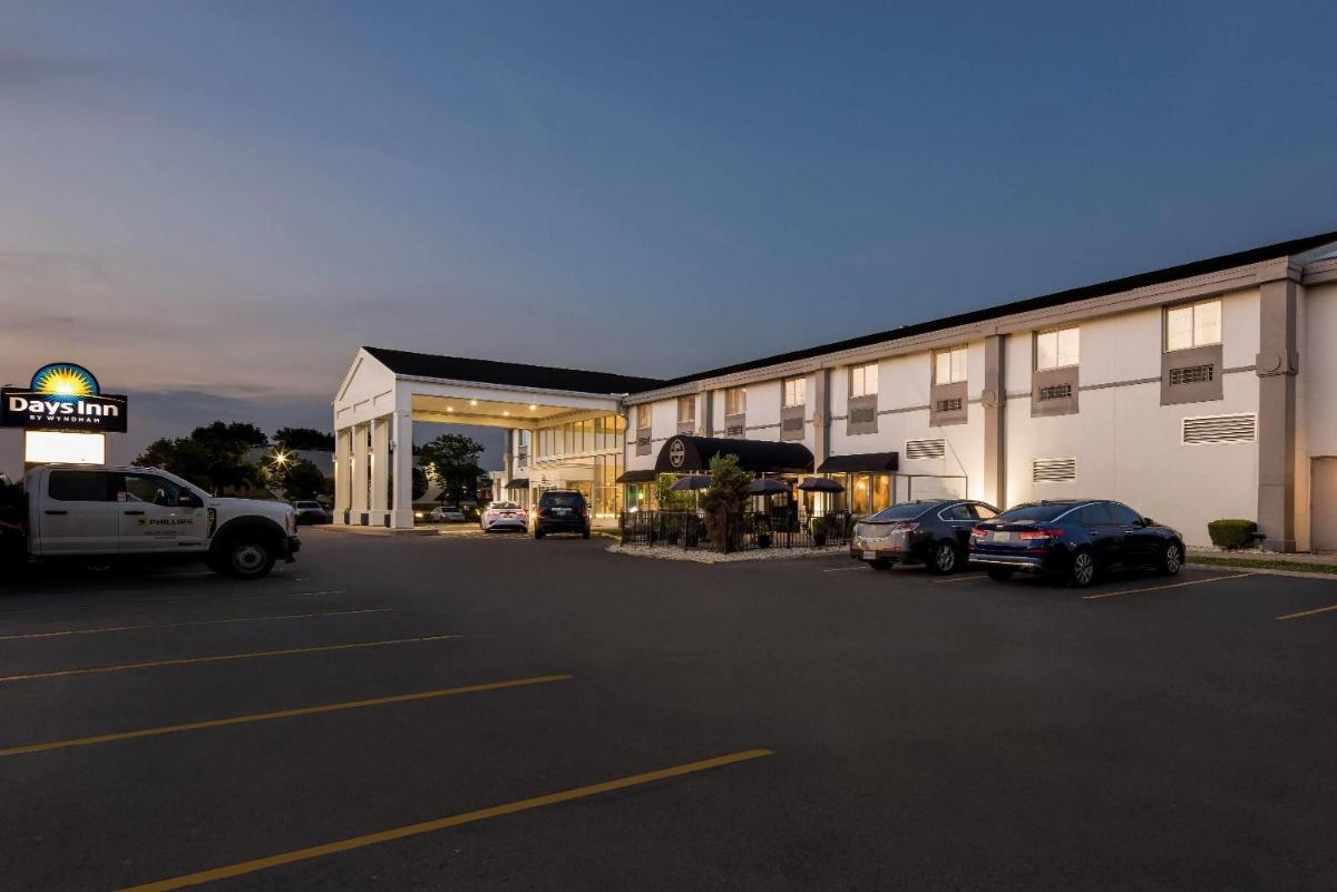 Days Inn by Wyndham Columbus East Airport - Housity