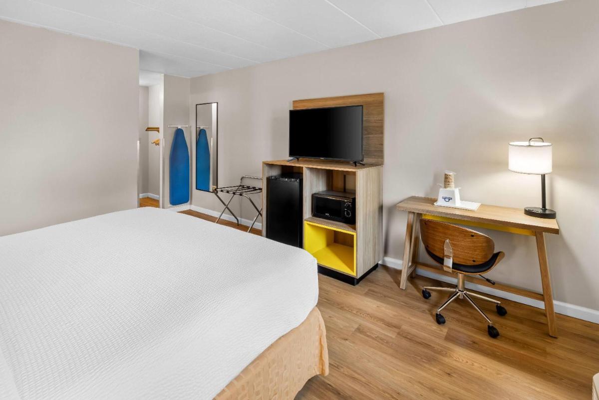 Days Inn by Wyndham Columbus East Airport - Housity