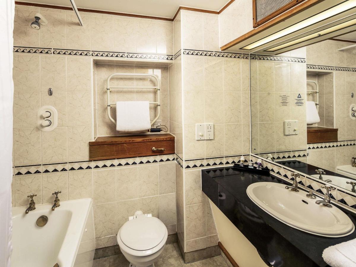Mercure York Fairfield Manor Hotel - Housity