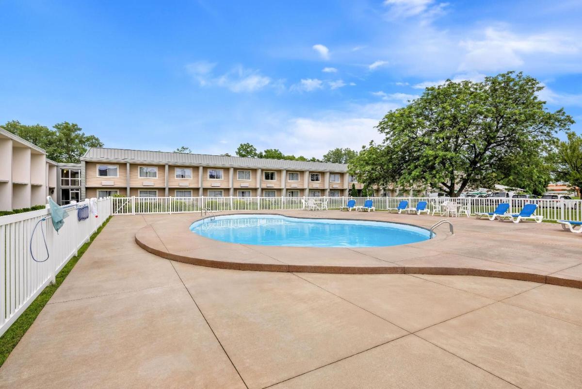 Days Inn by Wyndham Columbus East Airport - Housity