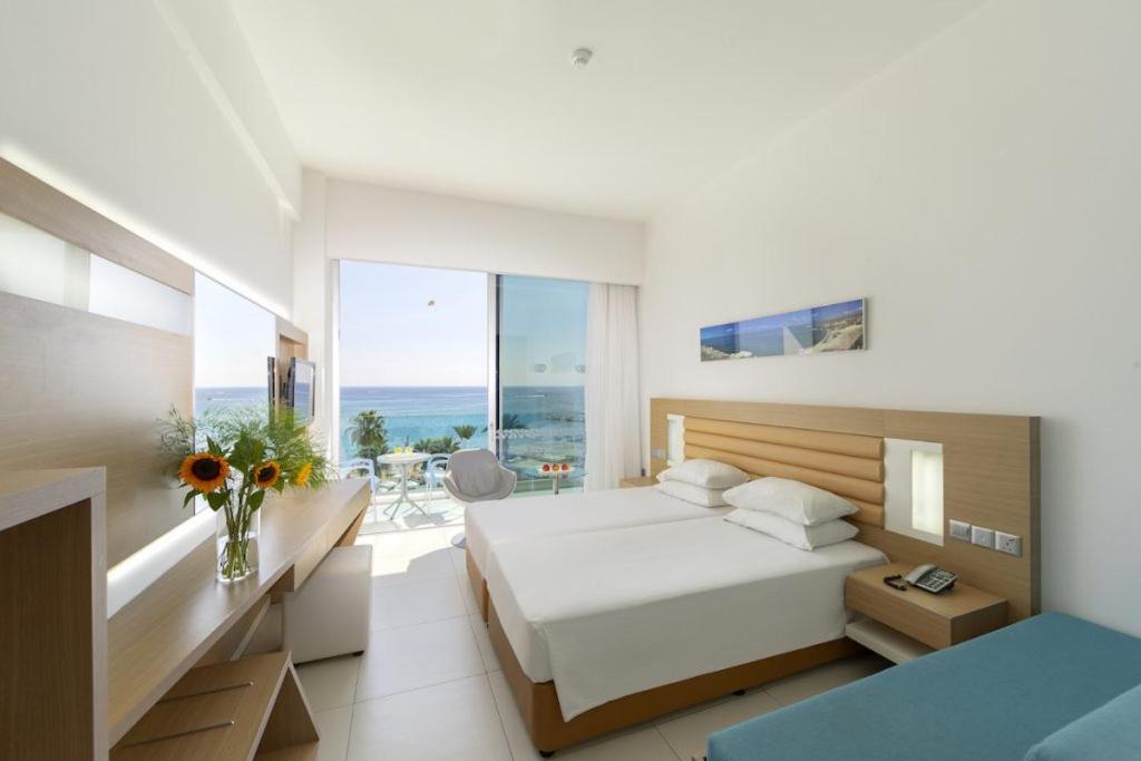 Vrissaki Beach Hotel - Housity