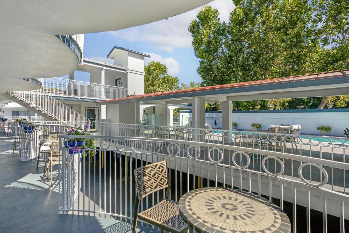 Best Western Plus Riviera - Housity