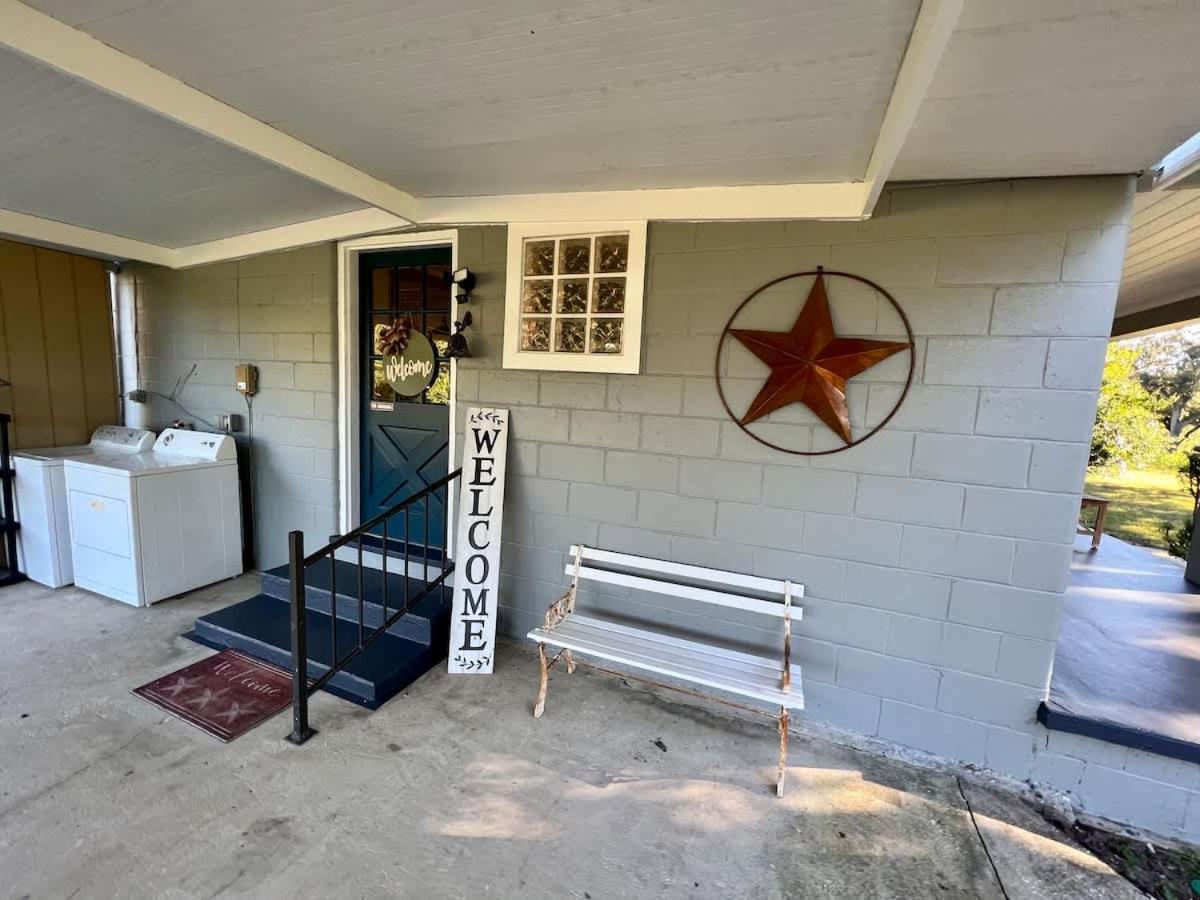 Quiet Farmhouse IN THE COUNTRY close to major theme parks - Housity
