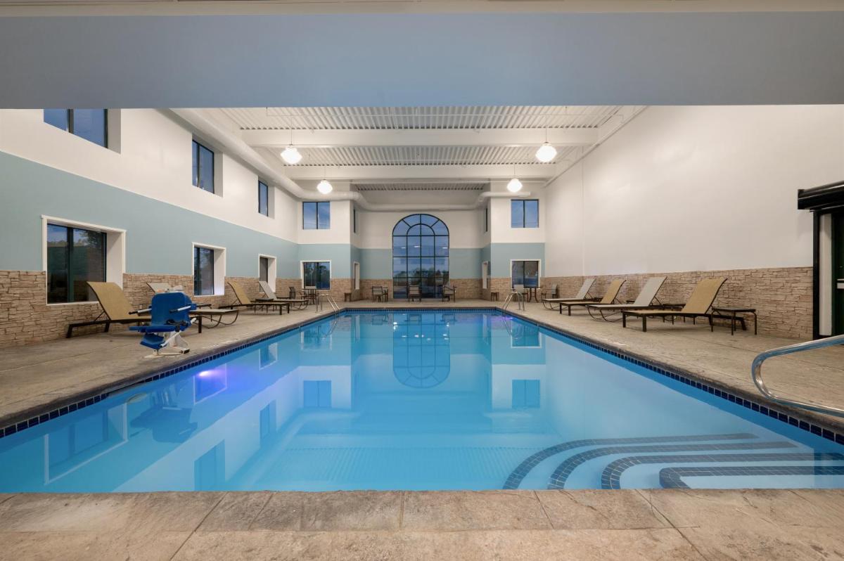 Holiday Inn Express & Suites Buffalo Airport, NY - Housity