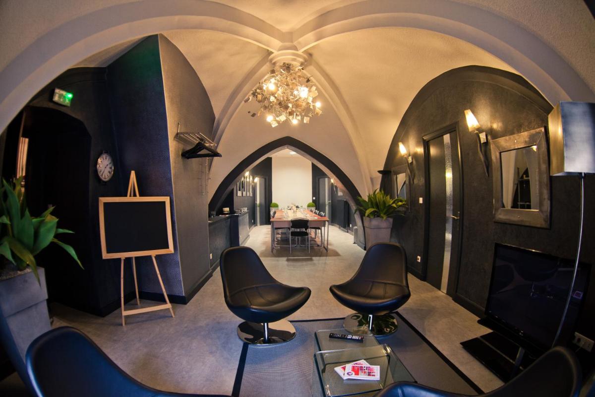 Coin salon dans l'établissement Hôtel des Princes, Chambéry Centre