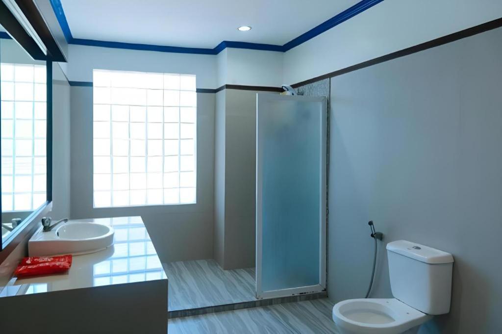 RedDoorz Plus @ Castle Chateau Iloilo - Housity
