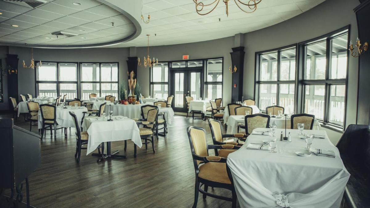 Hotel Lac Brome - Housity