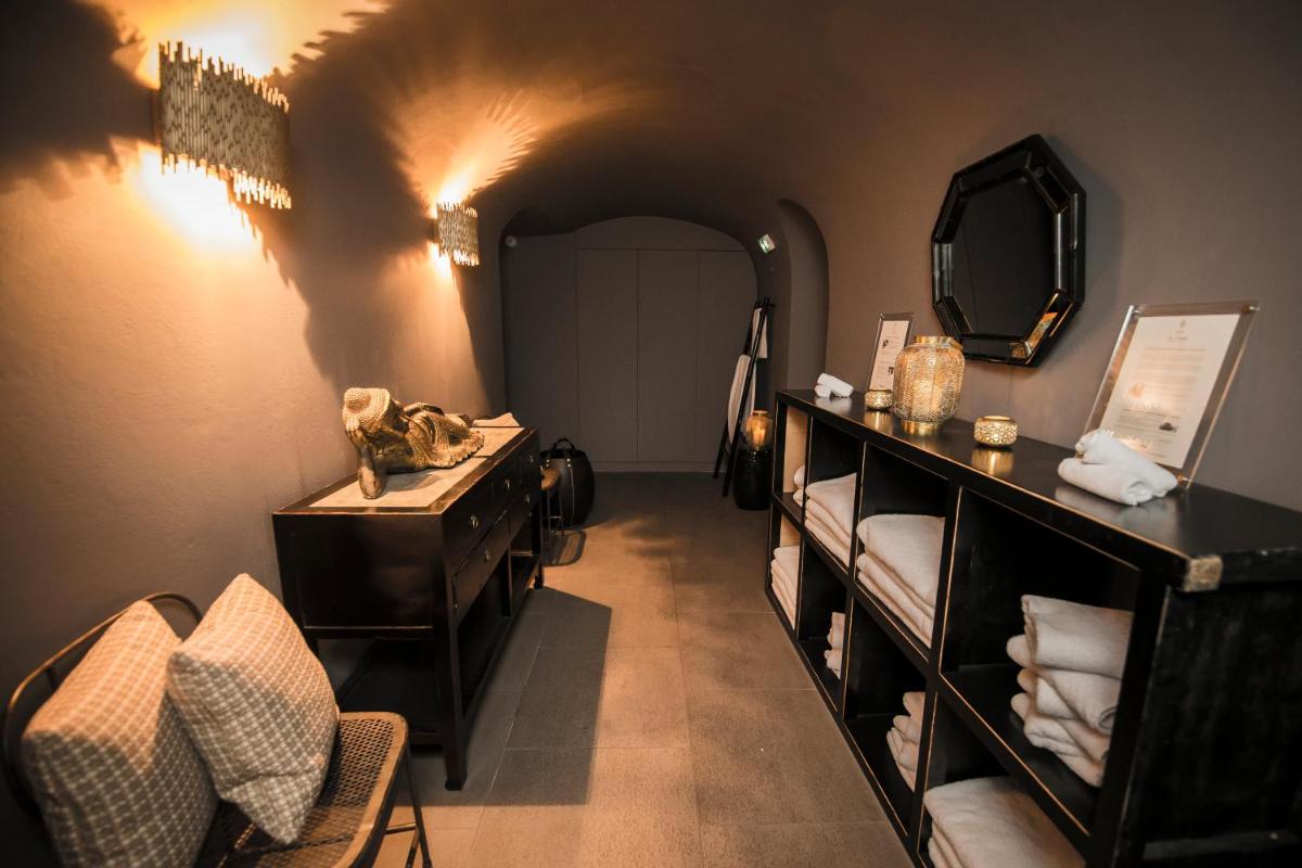 Un ou plusieurs lits dans un hébergement de l'établissement Monsieur Cadet Hotel & Spa