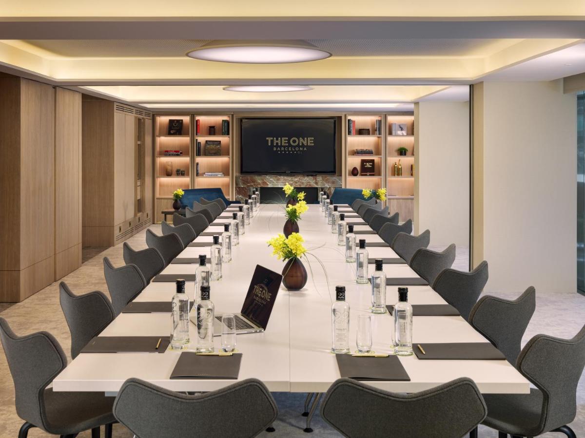 Un restaurante o sitio para comer en The One Barcelona GL