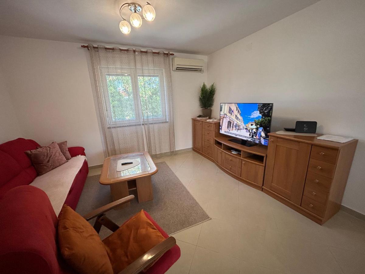 Apartment NOEL - Free Covered Parking - Fast WiFi - Near Beaches & Brijuni - Housity