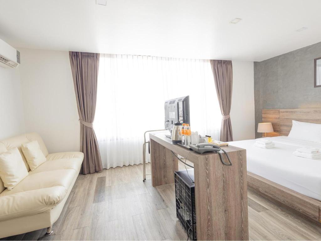 B2 Bangna Premier Hotel - Housity