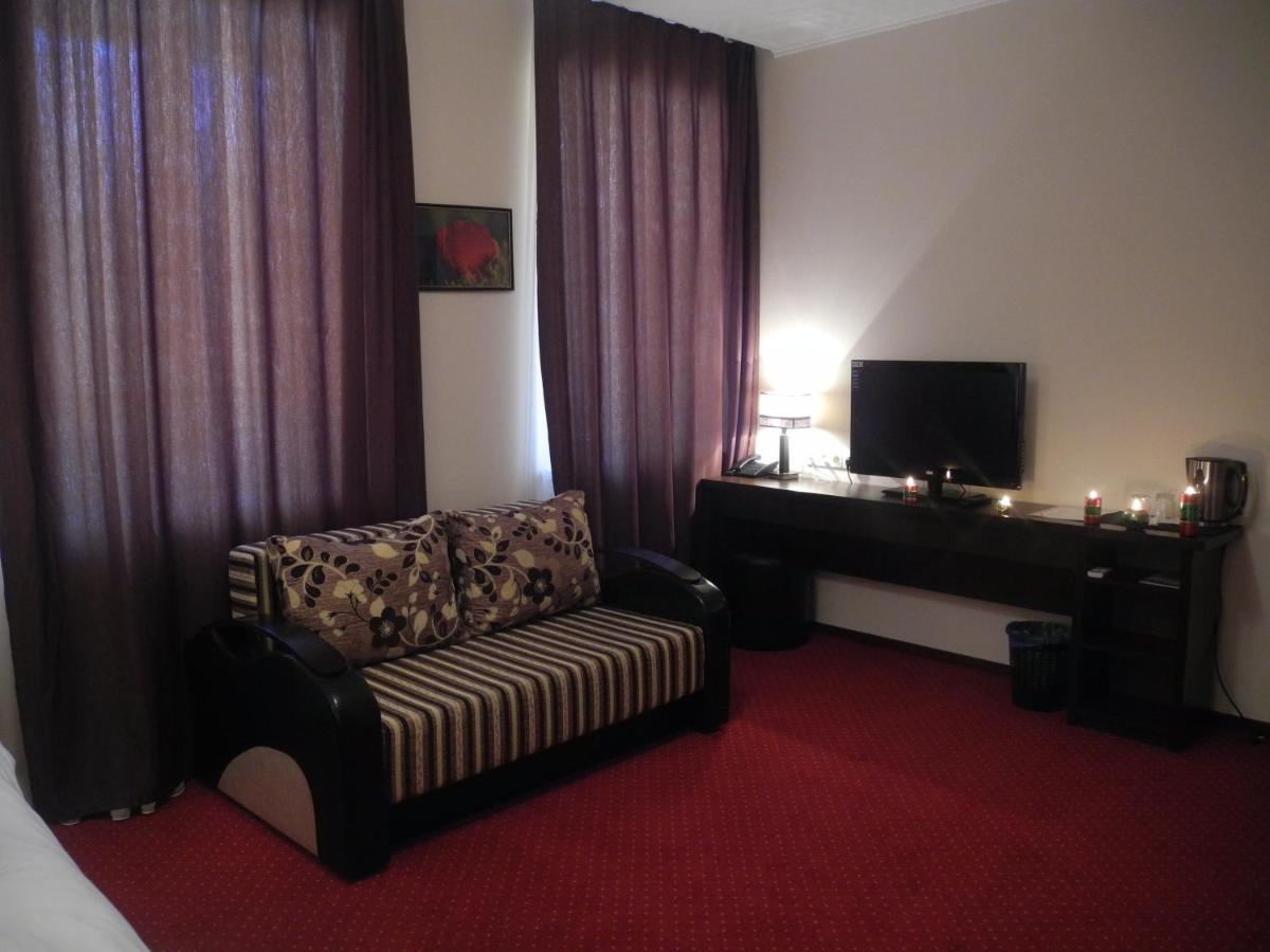 Hotel 12 - Housity